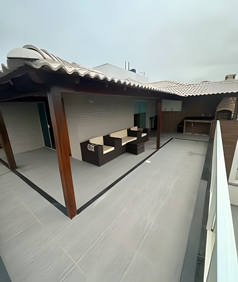 Duplex penthouse 5 mins walk to the beach