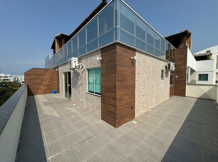 Duplex penthouse 5 mins walk to the beach