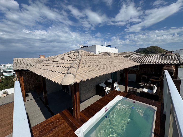 Duplex penthouse 5 mins walk to the beach