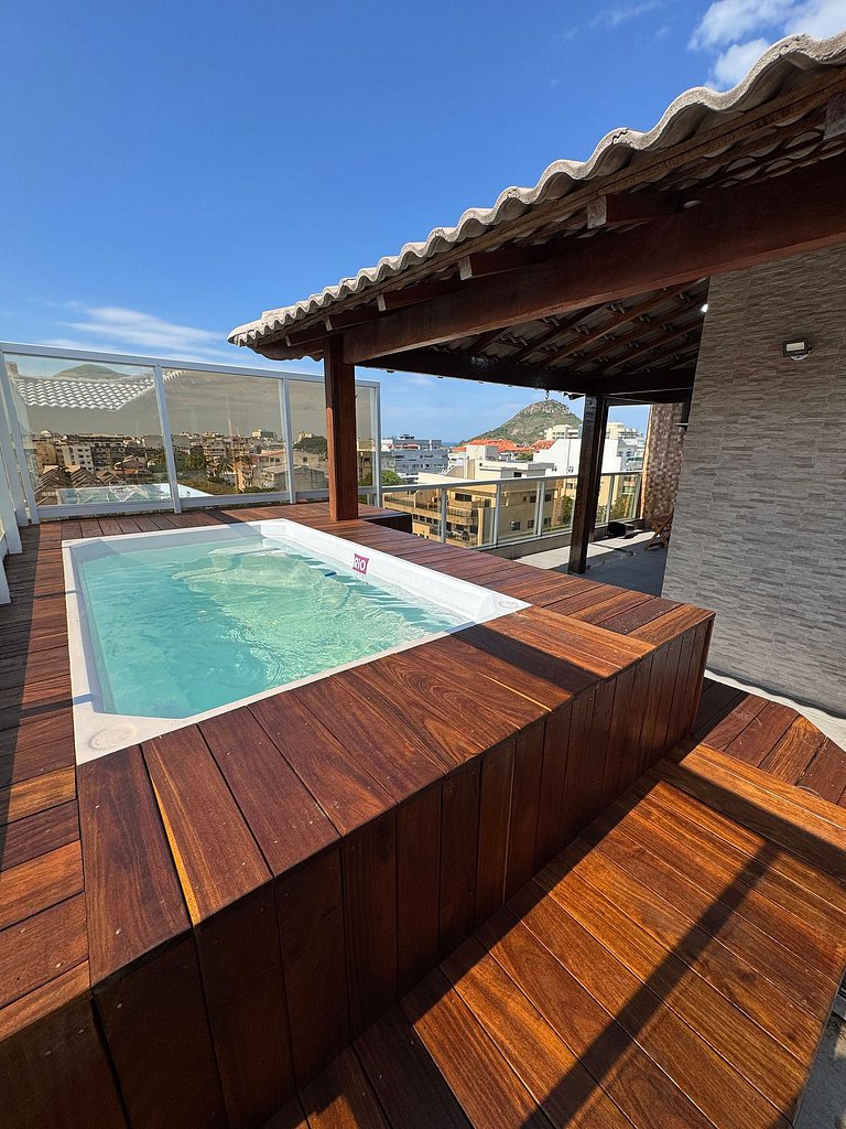 Duplex penthouse 5 mins walk to the beach
