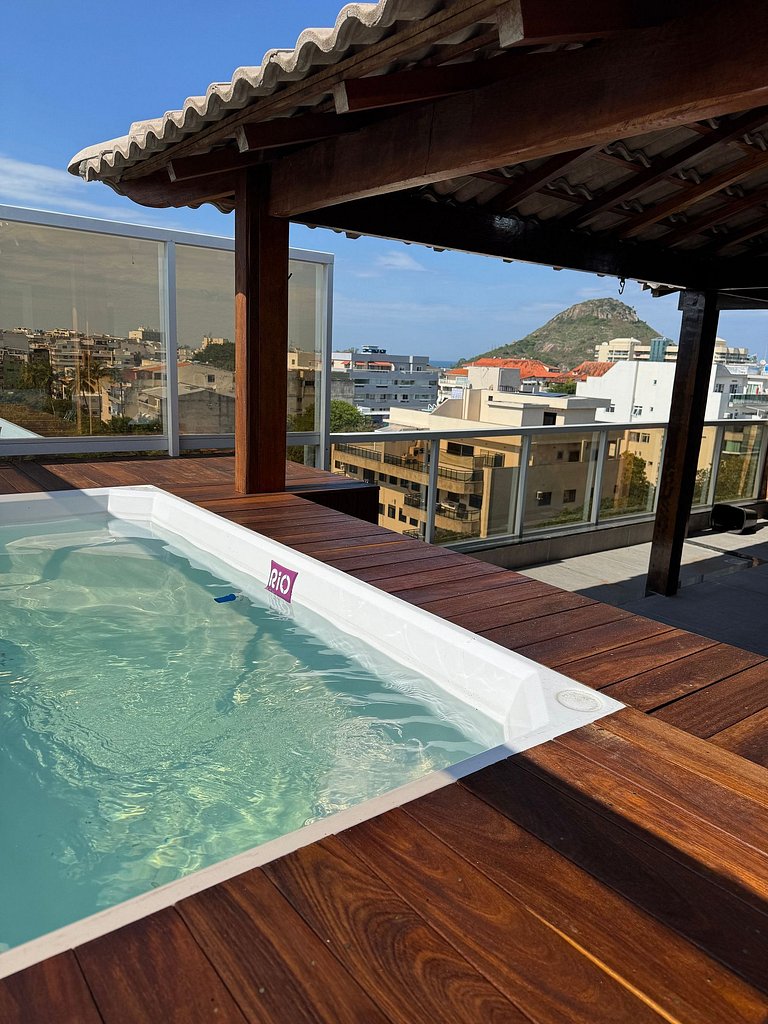 Cobertura duplex beira mar